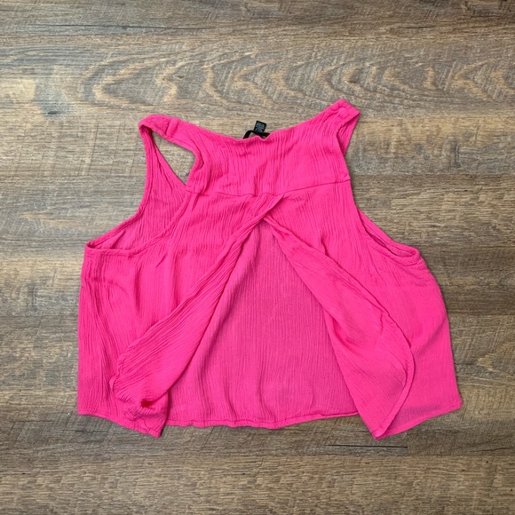 U2B | Pink Ruffle Crop Top - Picture 3 of 8